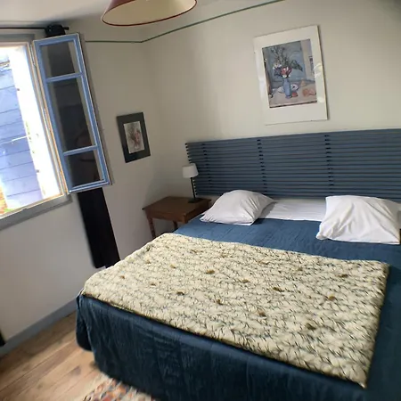 Mas Valentine Apartment *